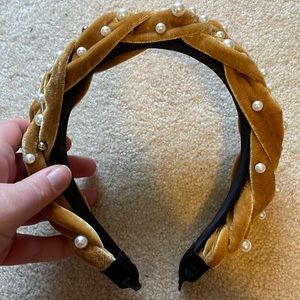 EUC Velvet Pearl Braided Headband